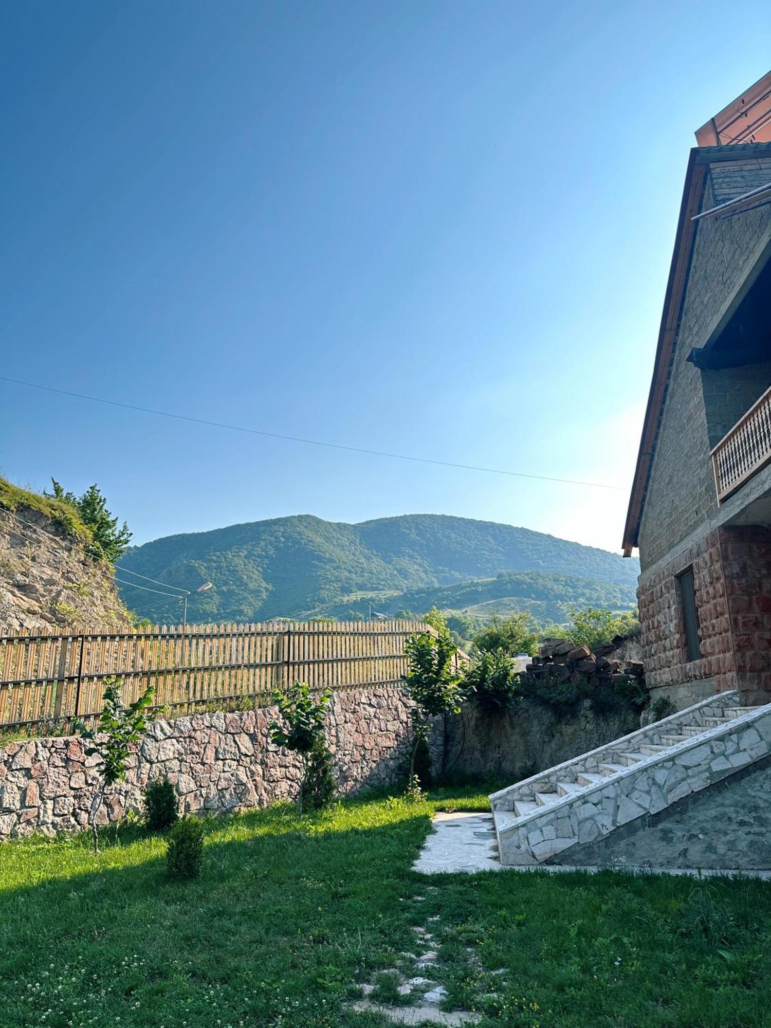 Hovek Guest House Дилиян Екстериор снимка